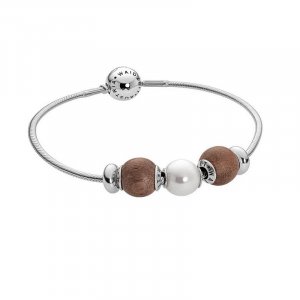 Walnut bracelet with pearl