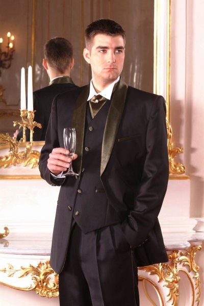 Henrik extended black tuxedo